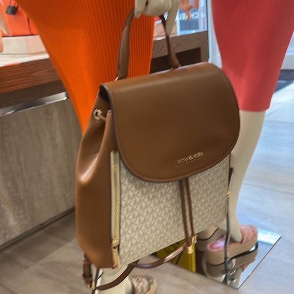 Michael Kors Backpack Bag Phoebe Medium Flap Drawstring Backpack 
Vanilla 
NWT - Picture 14 of 16